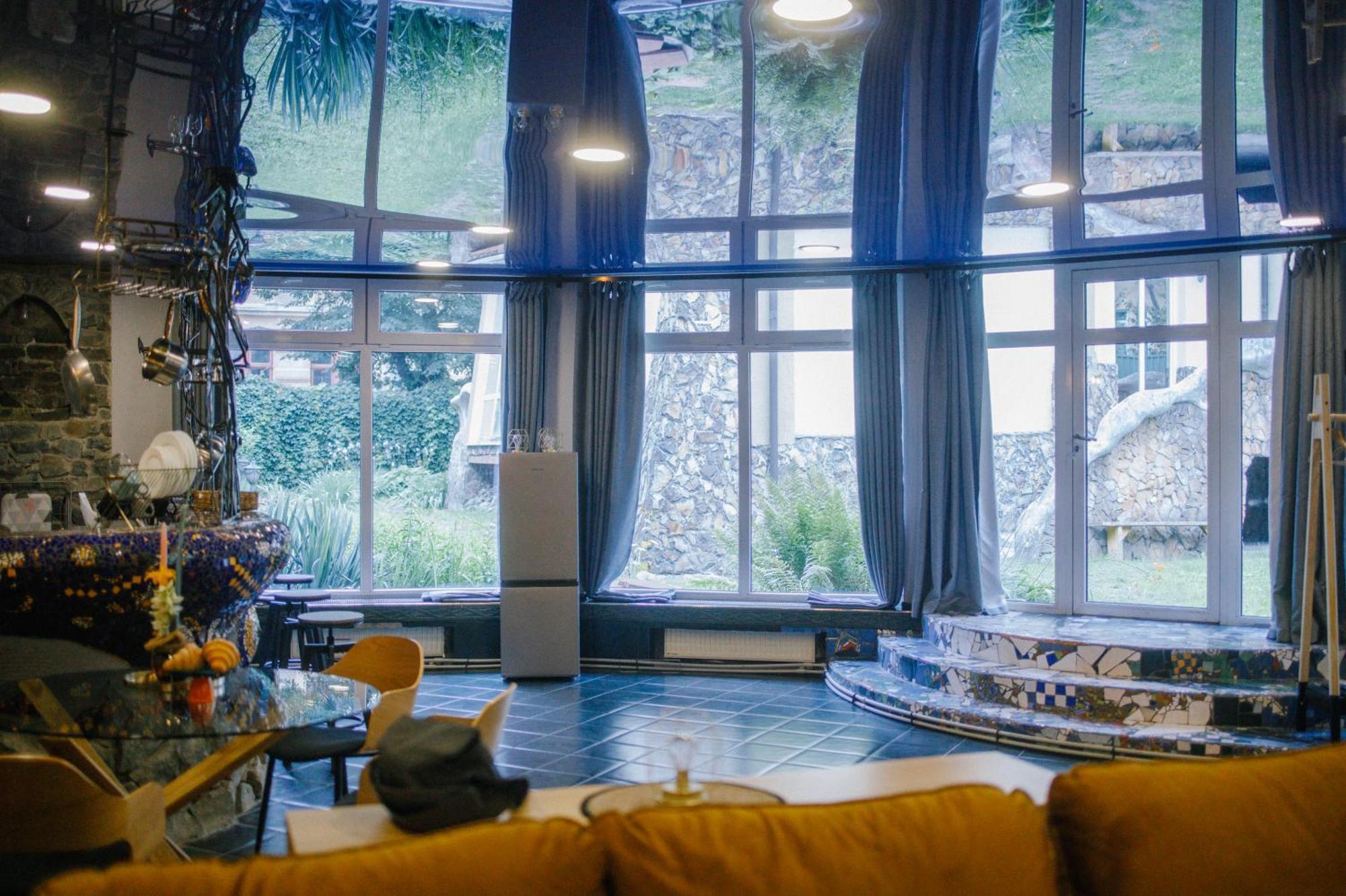 Gaudi Apartment In Lviv Bagian luar foto