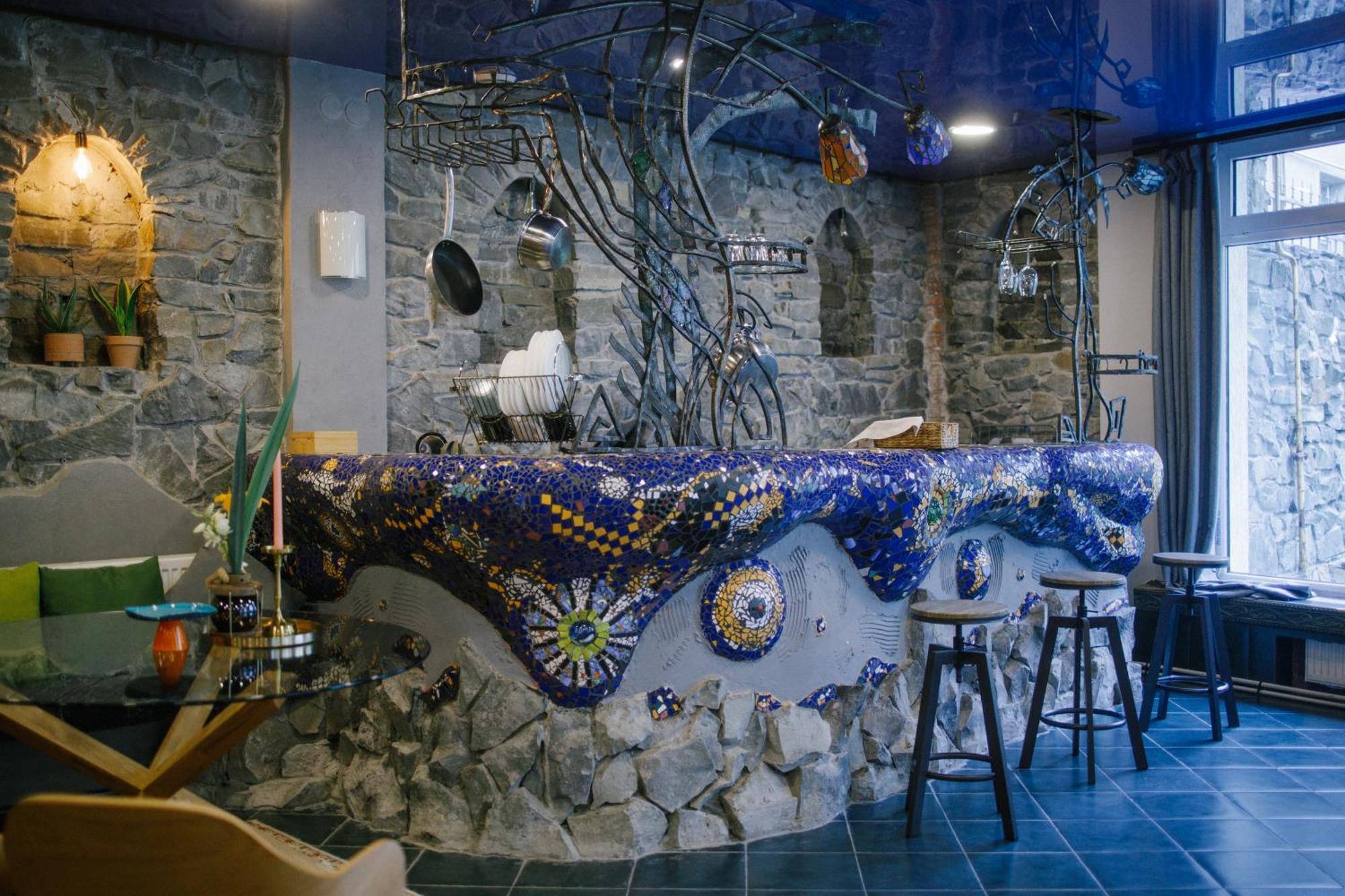 Gaudi Apartment In Lviv Bagian luar foto