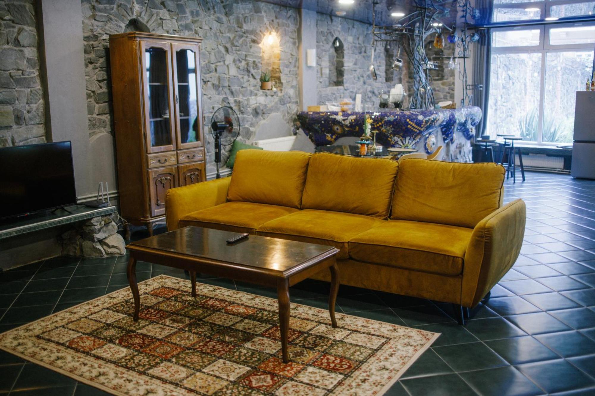 Gaudi Apartment In Lviv Bagian luar foto