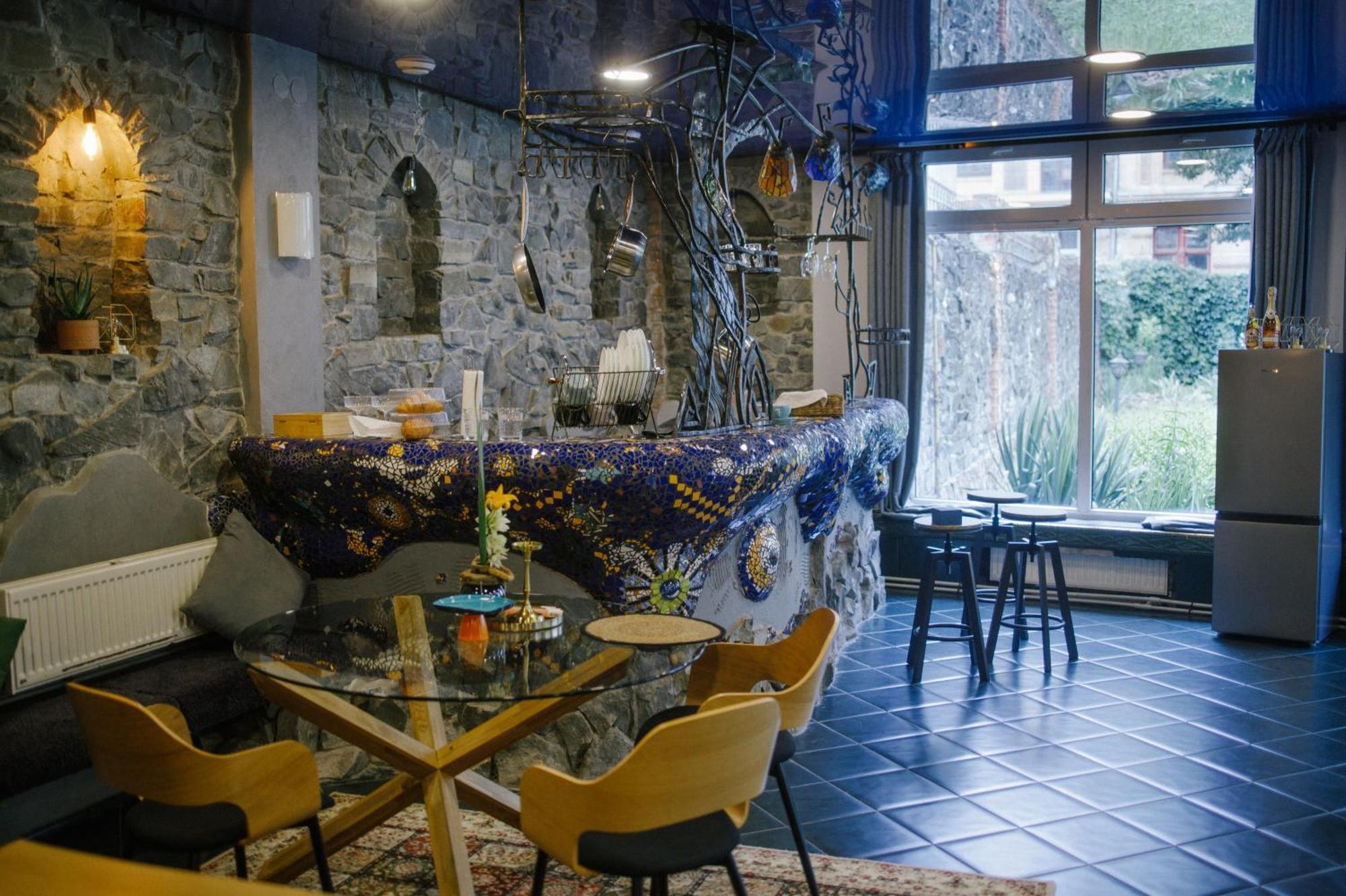Gaudi Apartment In Lviv Bagian luar foto